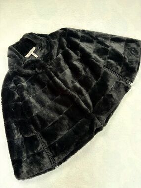 BCBG Generation Luxe Black Faux Fur Cape Coat Poncho Size L